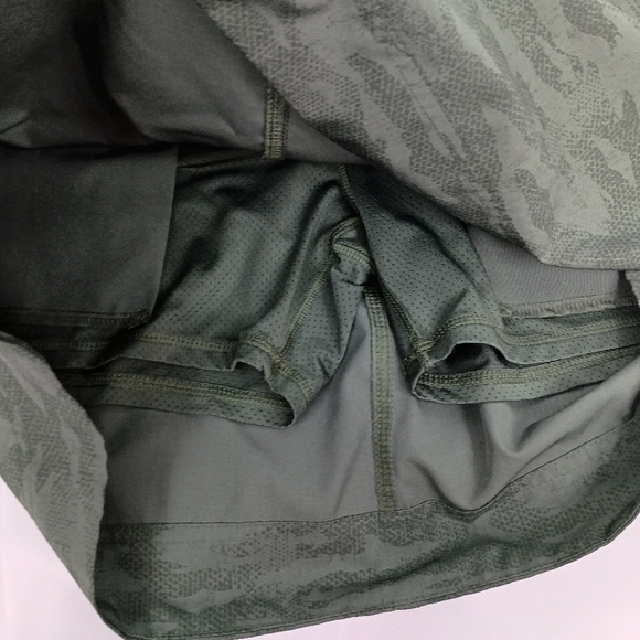2/$30 ORVIS Green Camouflage Skort (#491) - Picture 4 of 7
